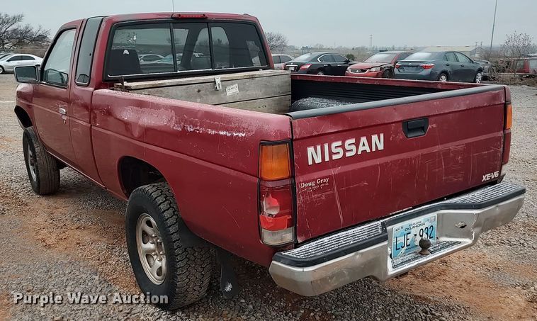 image for item LK9487 1995 Nissan XE  King Cab pickup truck