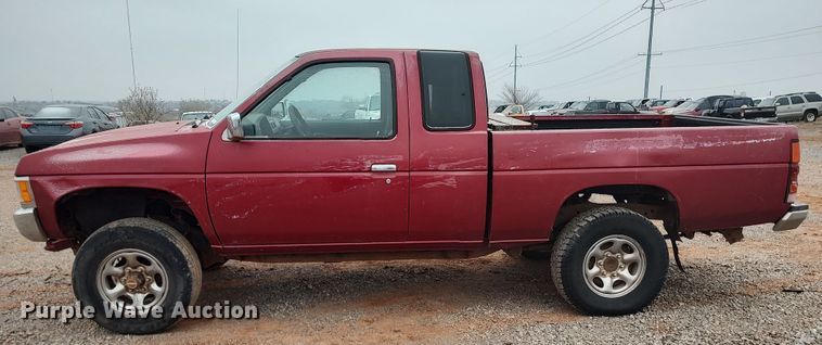 image for item LK9487 1995 Nissan XE  King Cab pickup truck