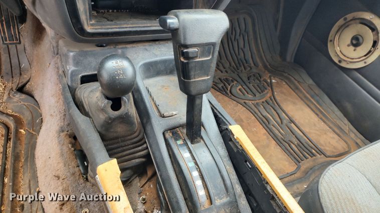 image for item LK9487 1995 Nissan XE  King Cab pickup truck