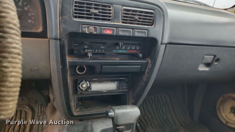 image for item LK9487 1995 Nissan XE  King Cab pickup truck