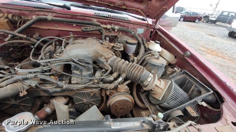 image for item LK9487 1995 Nissan XE  King Cab pickup truck