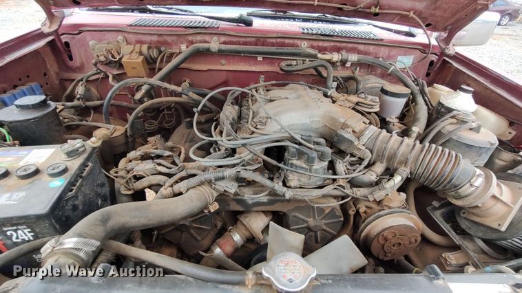 image for item LK9487 1995 Nissan XE  King Cab pickup truck