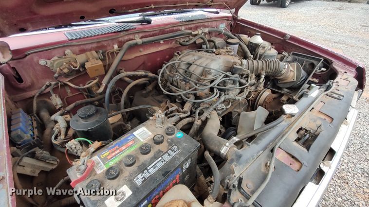 image for item LK9487 1995 Nissan XE  King Cab pickup truck