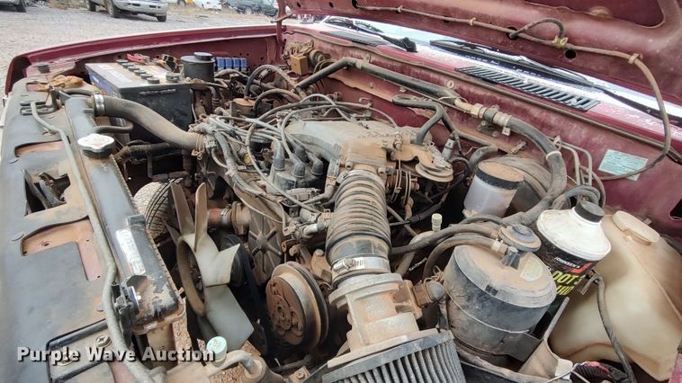 image for item LK9487 1995 Nissan XE  King Cab pickup truck