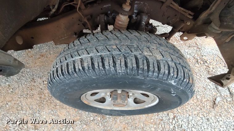 image for item LK9487 1995 Nissan XE  King Cab pickup truck