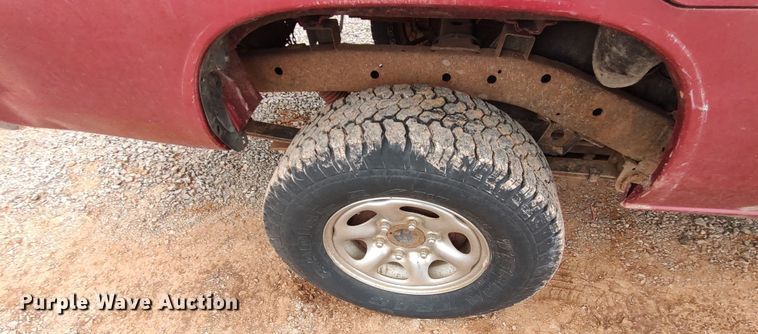 image for item LK9487 1995 Nissan XE  King Cab pickup truck