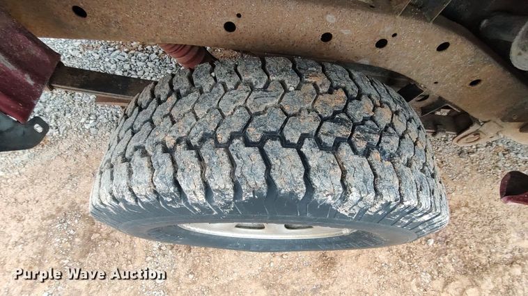 image for item LK9487 1995 Nissan XE  King Cab pickup truck