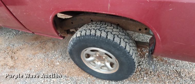 image for item LK9487 1995 Nissan XE  King Cab pickup truck