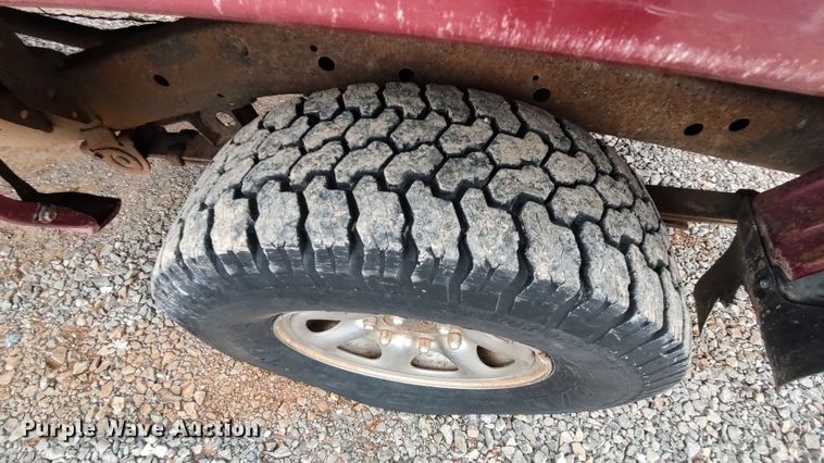 image for item LK9487 1995 Nissan XE  King Cab pickup truck