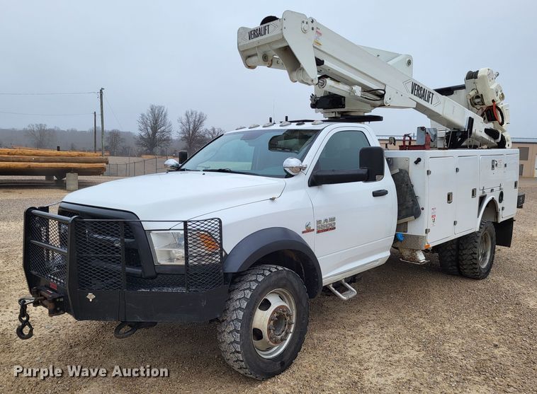 image for item LR9136 2015 Dodge Ram 5500HD  bucket truck