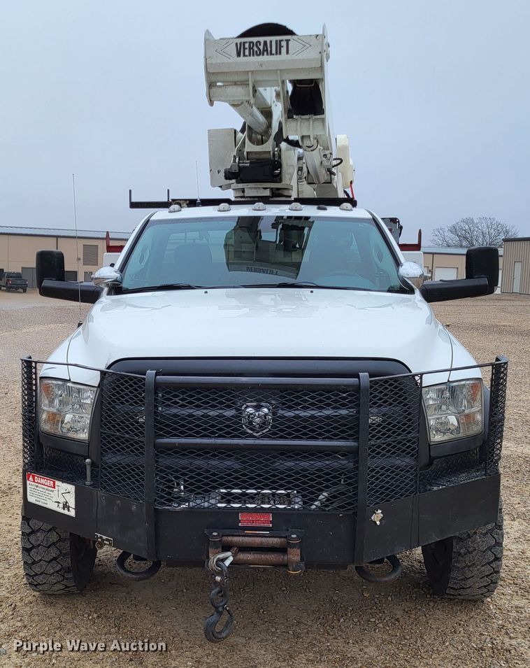 image for item LR9136 2015 Dodge Ram 5500HD  bucket truck