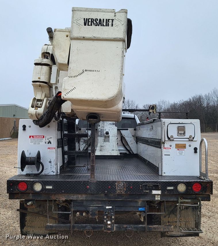 image for item LR9136 2015 Dodge Ram 5500HD  bucket truck