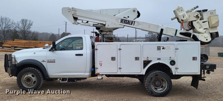 image for item LR9136 2015 Dodge Ram 5500HD  bucket truck