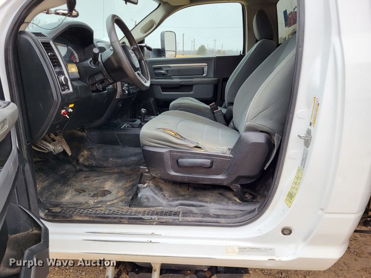 image for item LR9136 2015 Dodge Ram 5500HD  bucket truck