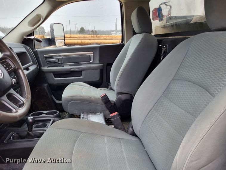 image for item LR9136 2015 Dodge Ram 5500HD  bucket truck