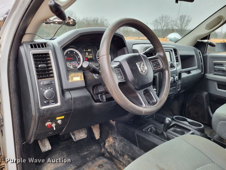 image for item LR9136 2015 Dodge Ram 5500HD  bucket truck