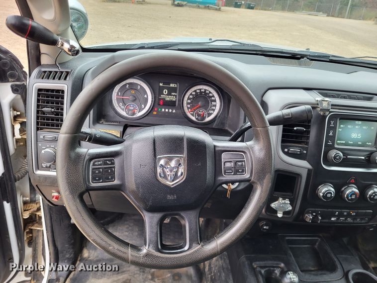 image for item LR9136 2015 Dodge Ram 5500HD  bucket truck