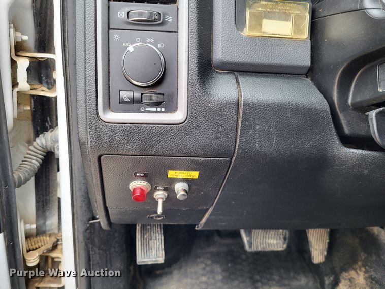 image for item LR9136 2015 Dodge Ram 5500HD  bucket truck