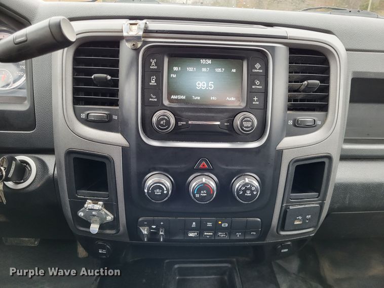 image for item LR9136 2015 Dodge Ram 5500HD  bucket truck