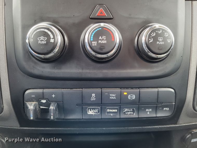 image for item LR9136 2015 Dodge Ram 5500HD  bucket truck