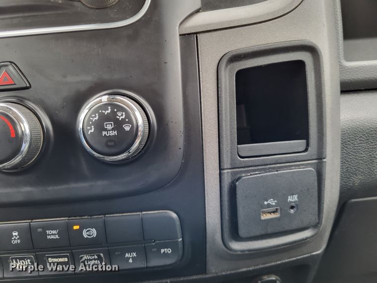 image for item LR9136 2015 Dodge Ram 5500HD  bucket truck