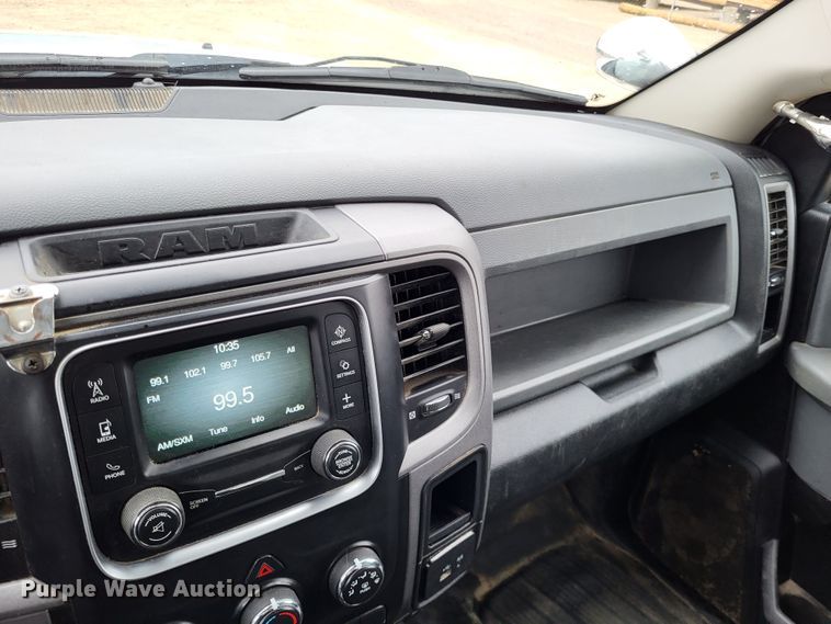 image for item LR9136 2015 Dodge Ram 5500HD  bucket truck