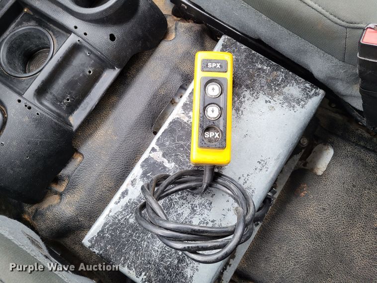 image for item LR9136 2015 Dodge Ram 5500HD  bucket truck