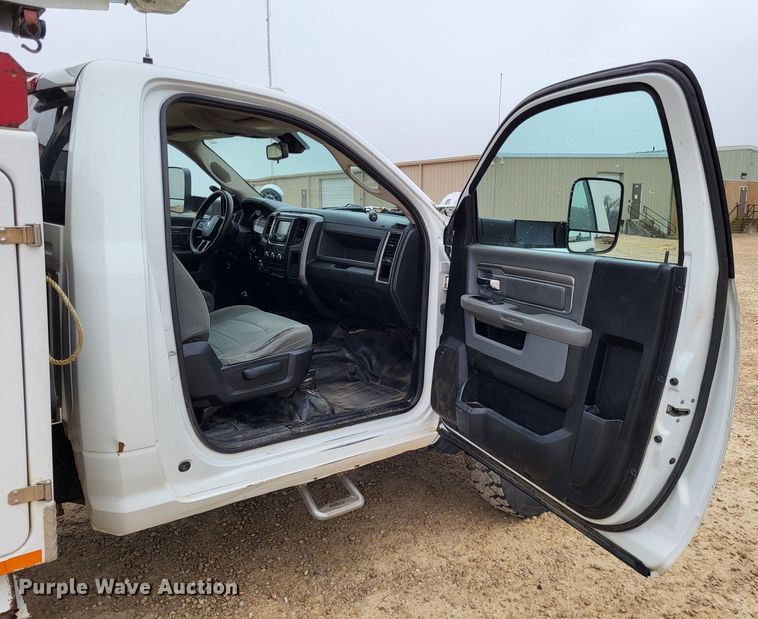 image for item LR9136 2015 Dodge Ram 5500HD  bucket truck