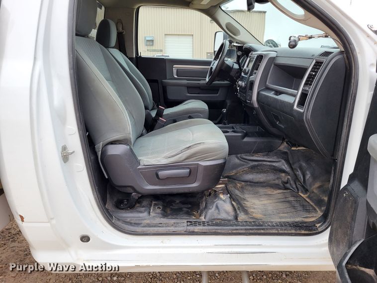 image for item LR9136 2015 Dodge Ram 5500HD  bucket truck