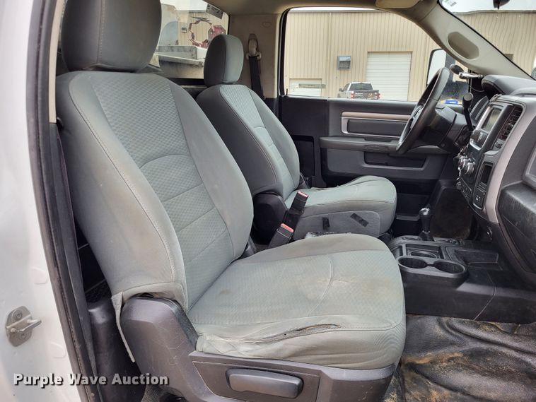 image for item LR9136 2015 Dodge Ram 5500HD  bucket truck