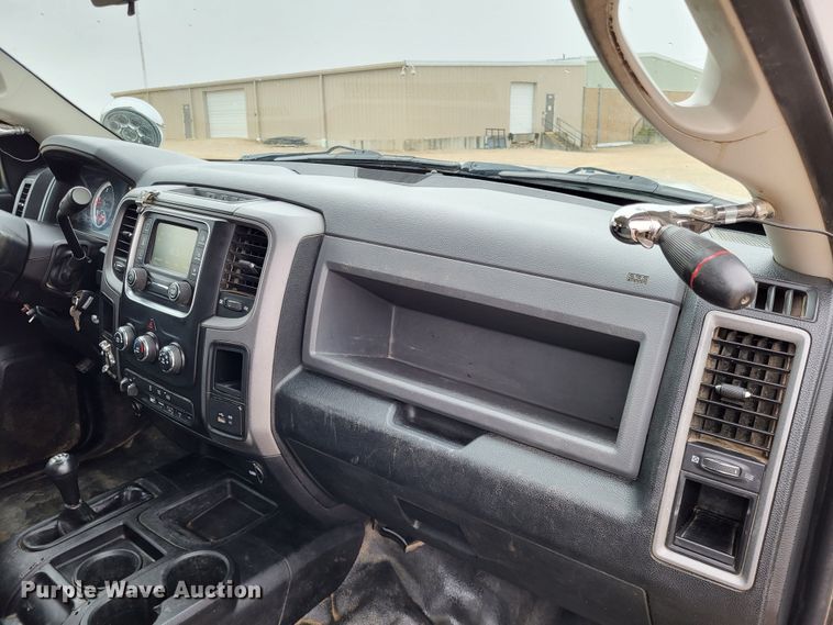 image for item LR9136 2015 Dodge Ram 5500HD  bucket truck