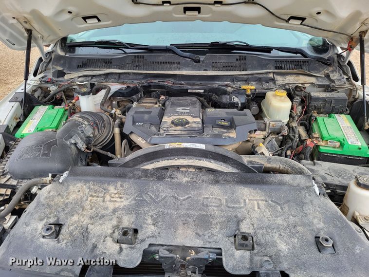 image for item LR9136 2015 Dodge Ram 5500HD  bucket truck