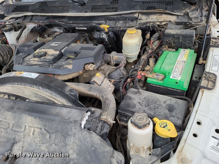 image for item LR9136 2015 Dodge Ram 5500HD  bucket truck