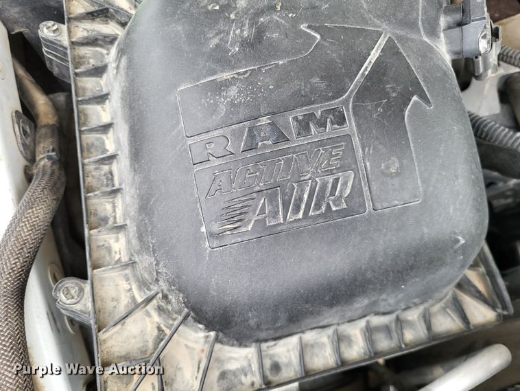 image for item LR9136 2015 Dodge Ram 5500HD  bucket truck