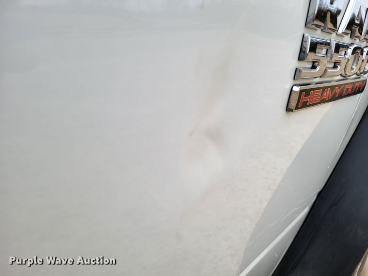 image for item LR9136 2015 Dodge Ram 5500HD  bucket truck