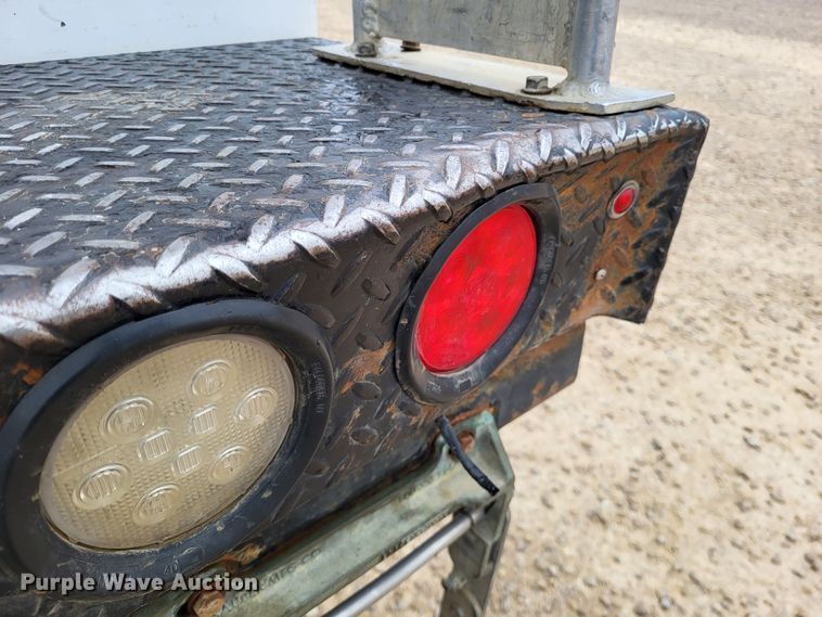 image for item LR9136 2015 Dodge Ram 5500HD  bucket truck