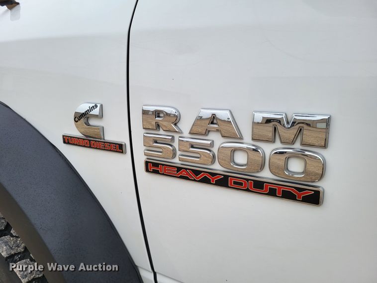 image for item LR9136 2015 Dodge Ram 5500HD  bucket truck