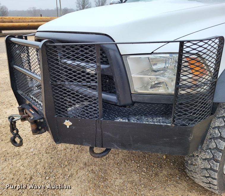 image for item LR9136 2015 Dodge Ram 5500HD  bucket truck