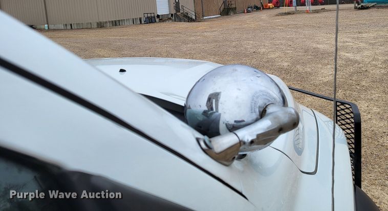 image for item LR9136 2015 Dodge Ram 5500HD  bucket truck