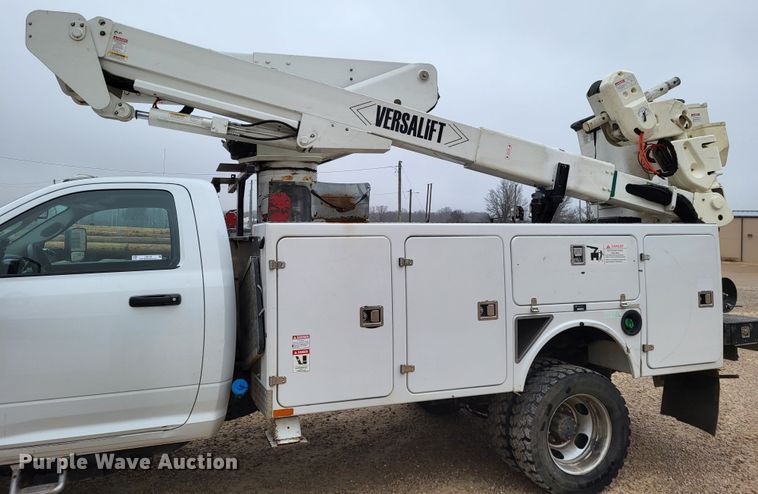 image for item LR9136 2015 Dodge Ram 5500HD  bucket truck