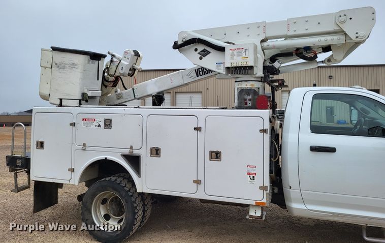 image for item LR9136 2015 Dodge Ram 5500HD  bucket truck