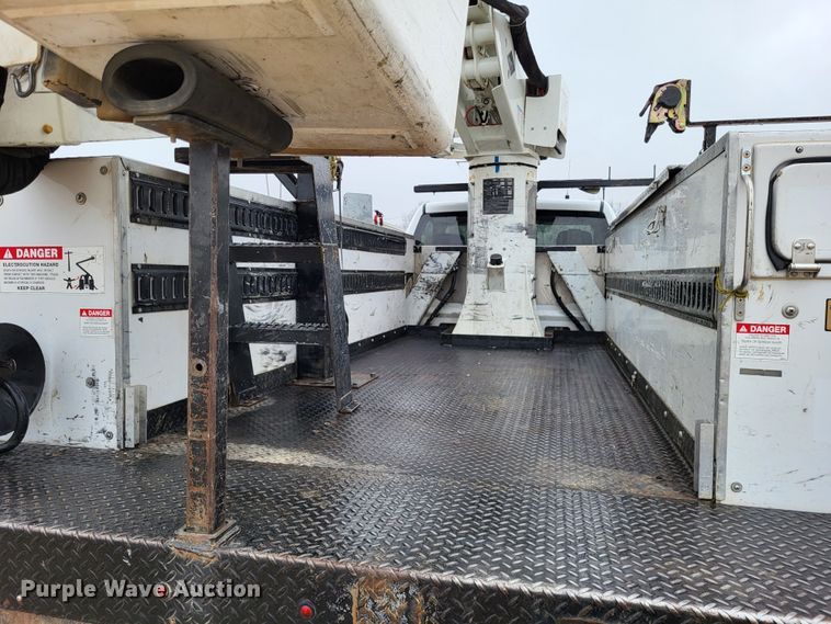 image for item LR9136 2015 Dodge Ram 5500HD  bucket truck