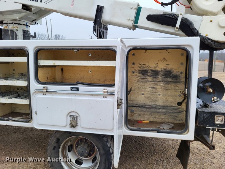 image for item LR9136 2015 Dodge Ram 5500HD  bucket truck