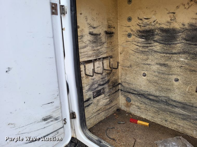 image for item LR9136 2015 Dodge Ram 5500HD  bucket truck