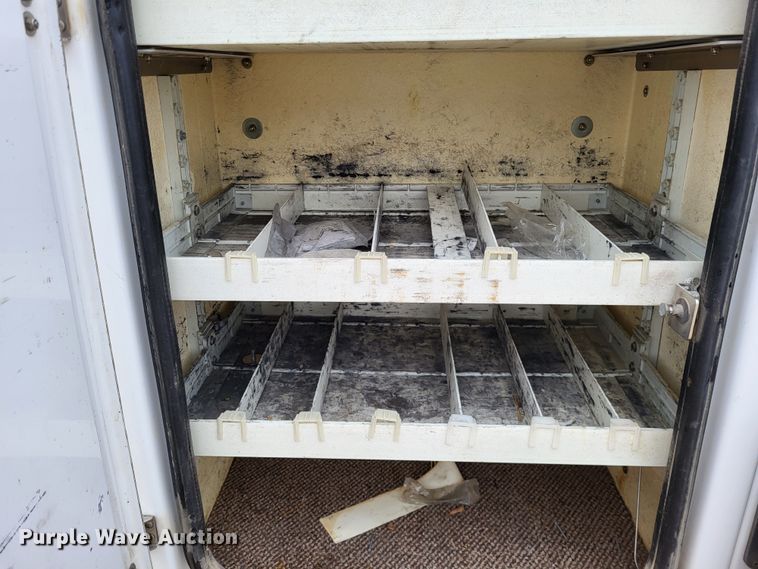 image for item LR9136 2015 Dodge Ram 5500HD  bucket truck