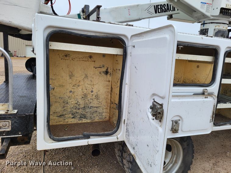 image for item LR9136 2015 Dodge Ram 5500HD  bucket truck