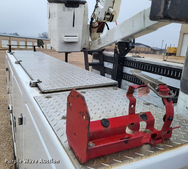 image for item LR9136 2015 Dodge Ram 5500HD  bucket truck