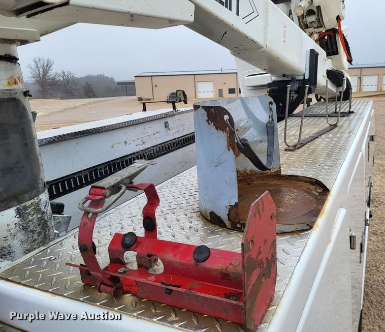 image for item LR9136 2015 Dodge Ram 5500HD  bucket truck