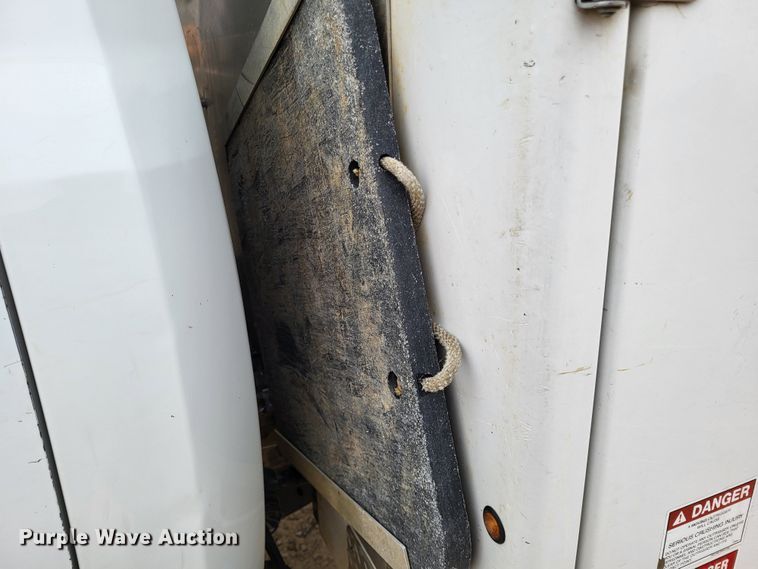 image for item LR9136 2015 Dodge Ram 5500HD  bucket truck