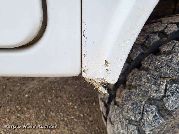 image for item LR9136 2015 Dodge Ram 5500HD  bucket truck